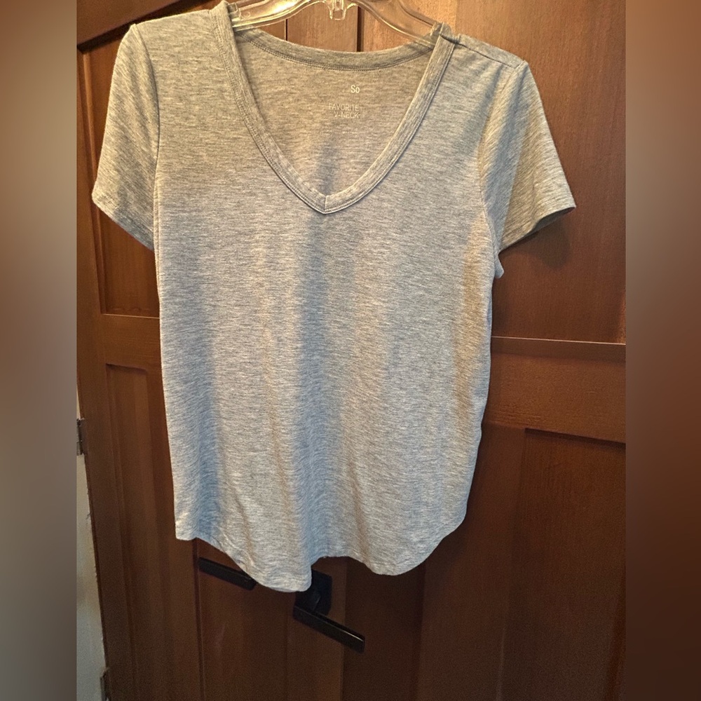 SO Gray V-Neck T-Shirt size small